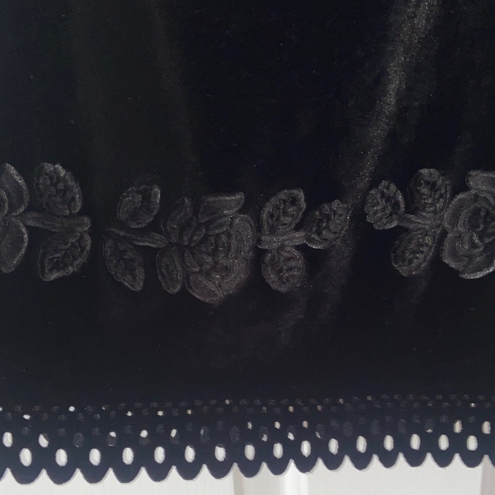 ✨ Luxe Black Velvet Pencil Skirt | Elegant & Timeless Style | Size M - Picture 5 of 8